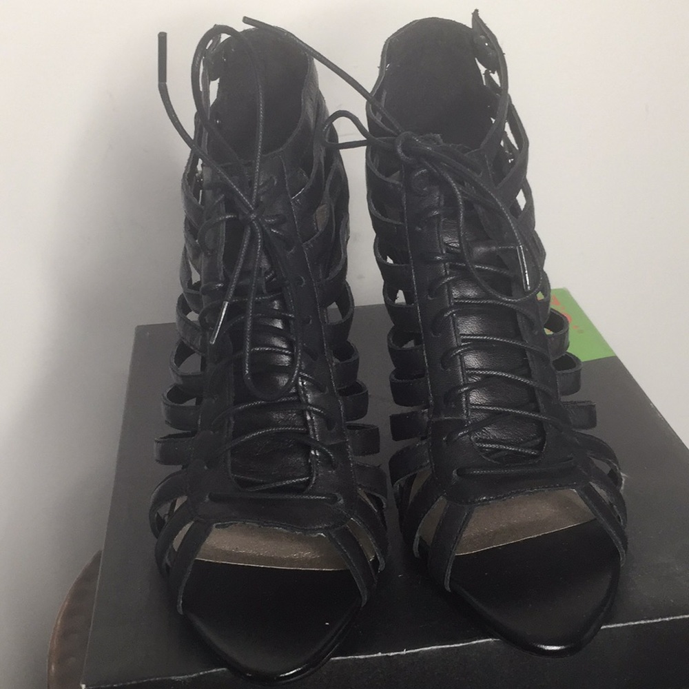 Zigi Soho New York Black Leather Strappy Sandals 8